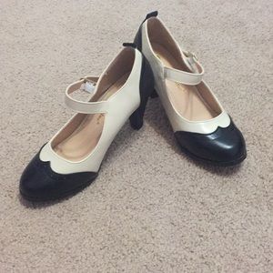 Very cute heels! Never worn